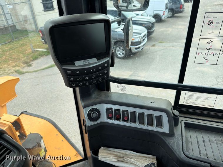 image for item MZ9859 2018 Hyundai HL955XT wheel loader