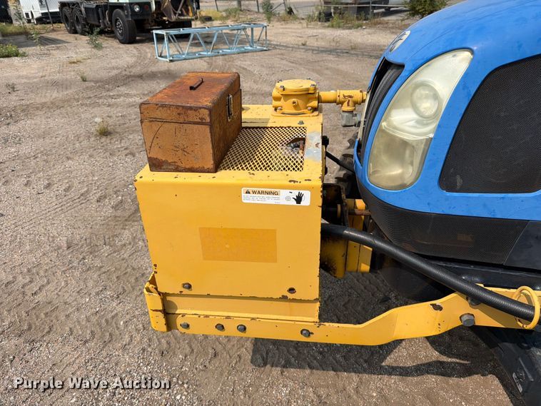 image for item MZ9861 2008 New Holland T5040 MFWD tractor