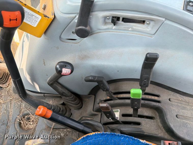 image for item MZ9861 2008 New Holland T5040 MFWD tractor