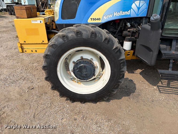 image for item MZ9861 2008 New Holland T5040 MFWD tractor