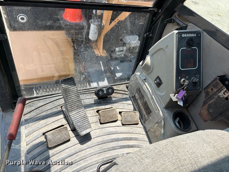 image for item MZ9862 2010 Gradall XL3100 III wheeled excavator