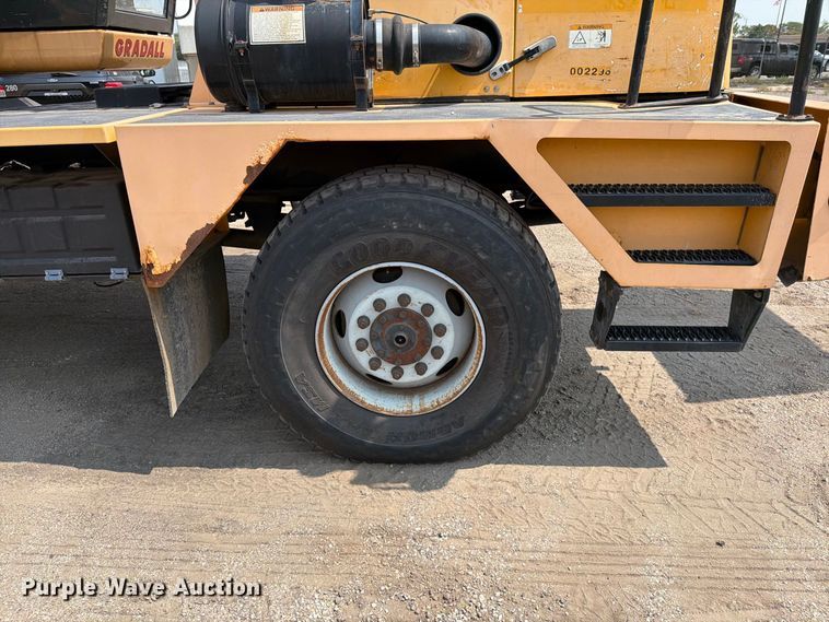image for item MZ9862 2010 Gradall XL3100 III wheeled excavator