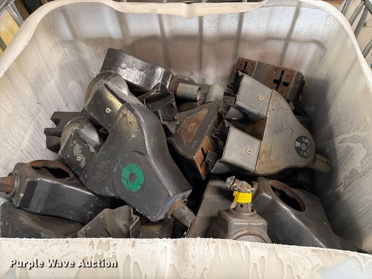 image for item MZ9865 (7) totes of parking meter components
