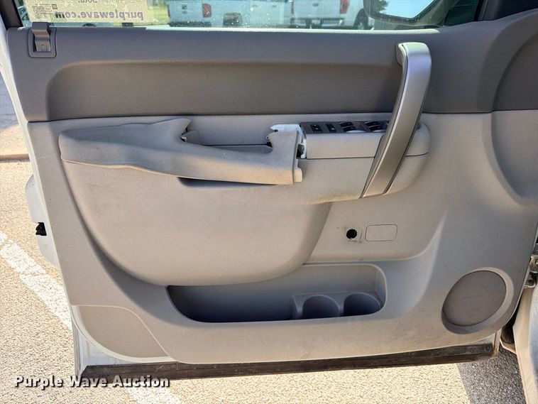 image for item DU1510 2013 Chevrolet Silverado 1500 Crew Cab pickup truck