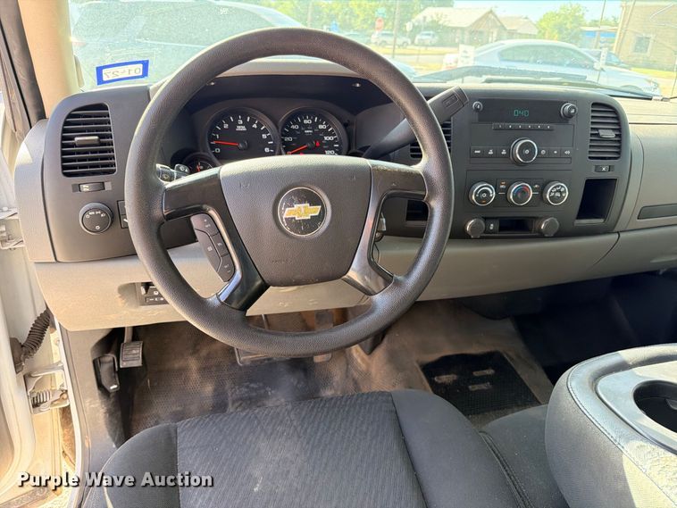 image for item DU1510 2013 Chevrolet Silverado 1500 Crew Cab pickup truck