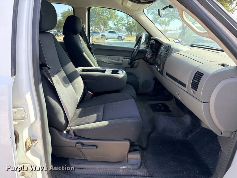 image for item DU1510 2013 Chevrolet Silverado 1500 Crew Cab pickup truck