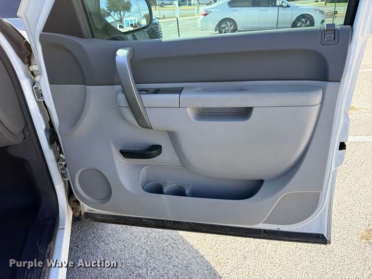 image for item DU1510 2013 Chevrolet Silverado 1500 Crew Cab pickup truck