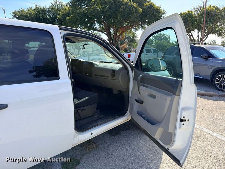 image for item DU1510 2013 Chevrolet Silverado 1500 Crew Cab pickup truck