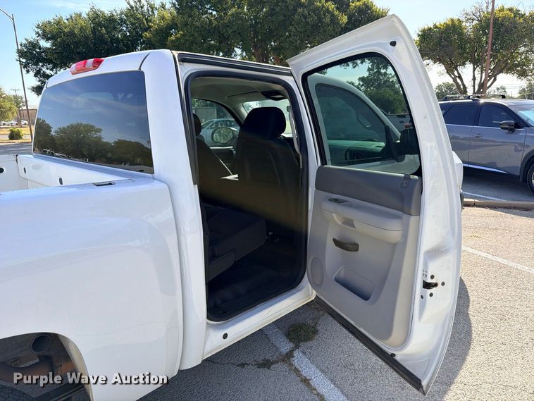image for item DU1510 2013 Chevrolet Silverado 1500 Crew Cab pickup truck