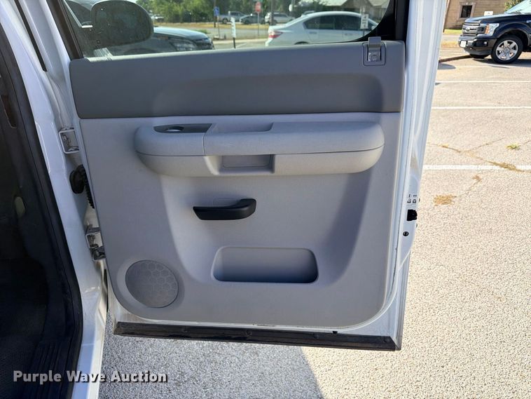 image for item DU1510 2013 Chevrolet Silverado 1500 Crew Cab pickup truck