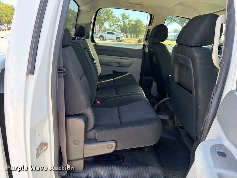 image for item DU1510 2013 Chevrolet Silverado 1500 Crew Cab pickup truck