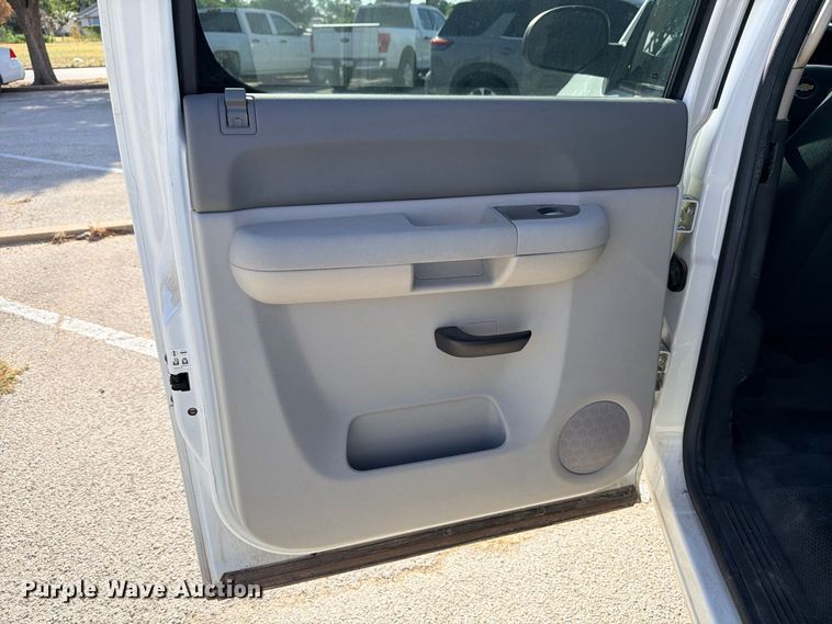 image for item DU1510 2013 Chevrolet Silverado 1500 Crew Cab pickup truck