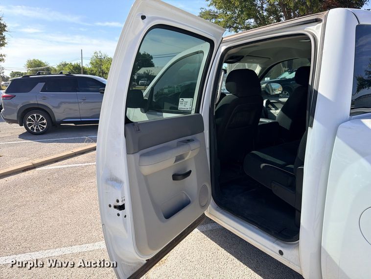 image for item DU1510 2013 Chevrolet Silverado 1500 Crew Cab pickup truck