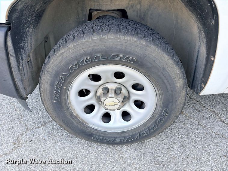 image for item DU1510 2013 Chevrolet Silverado 1500 Crew Cab pickup truck