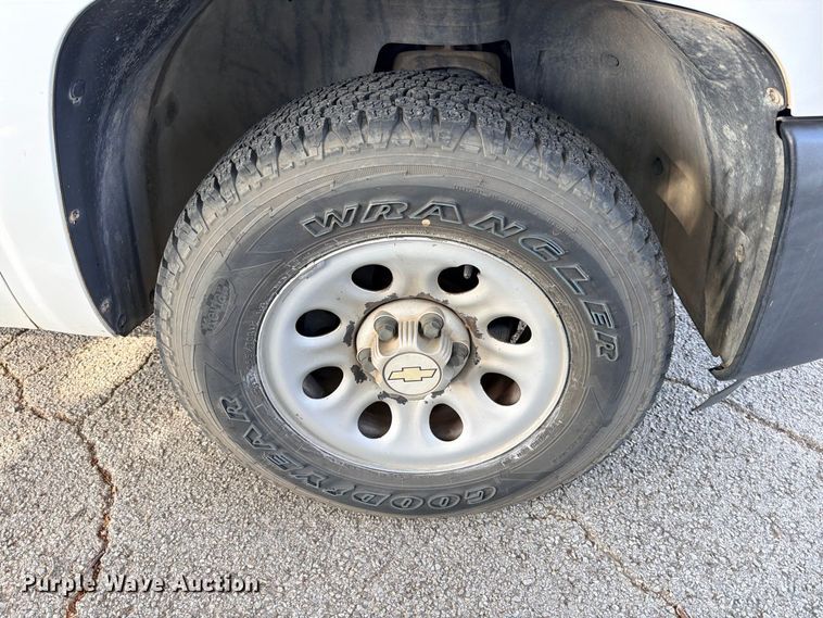 image for item DU1510 2013 Chevrolet Silverado 1500 Crew Cab pickup truck
