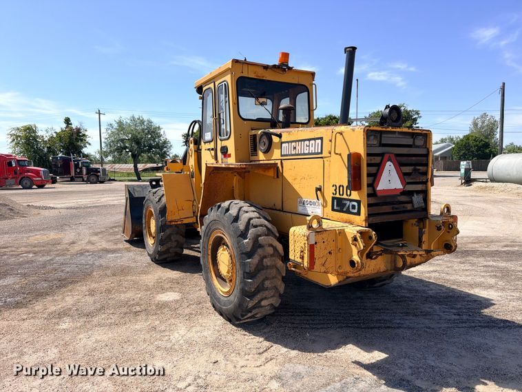 image for item DU1512 1990 Michigan L70 wheel loader