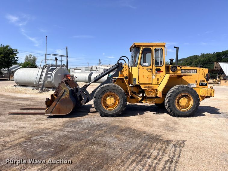 image for item DU1512 1990 Michigan L70 wheel loader