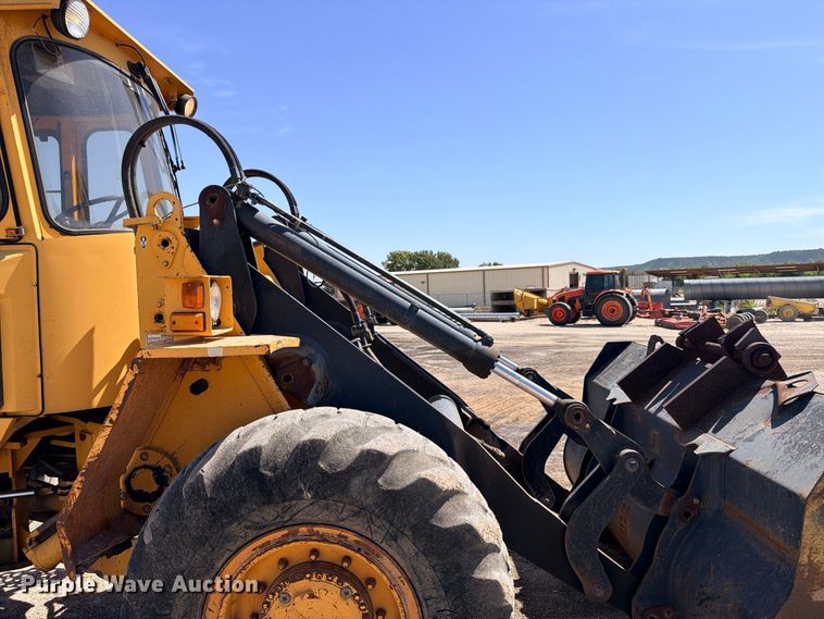 image for item DU1512 1990 Michigan L70 wheel loader