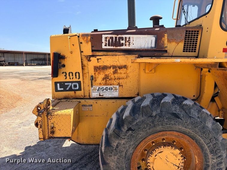 image for item DU1512 1990 Michigan L70 wheel loader