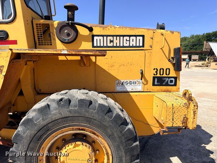 image for item DU1512 1990 Michigan L70 wheel loader