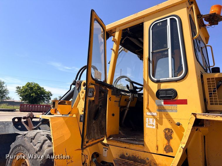 image for item DU1512 1990 Michigan L70 wheel loader