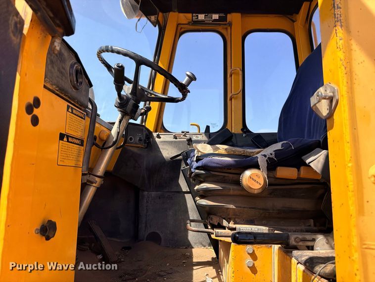 image for item DU1512 1990 Michigan L70 wheel loader