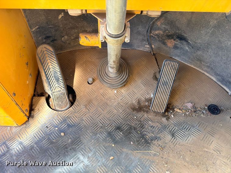 image for item DU1512 1990 Michigan L70 wheel loader