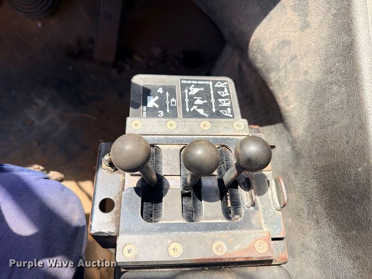 image for item DU1512 1990 Michigan L70 wheel loader