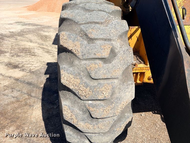image for item DU1512 1990 Michigan L70 wheel loader