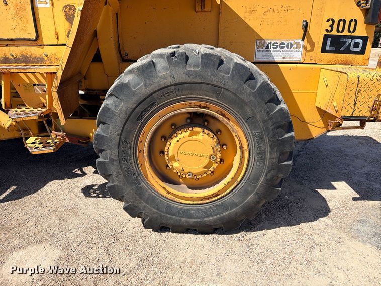 image for item DU1512 1990 Michigan L70 wheel loader