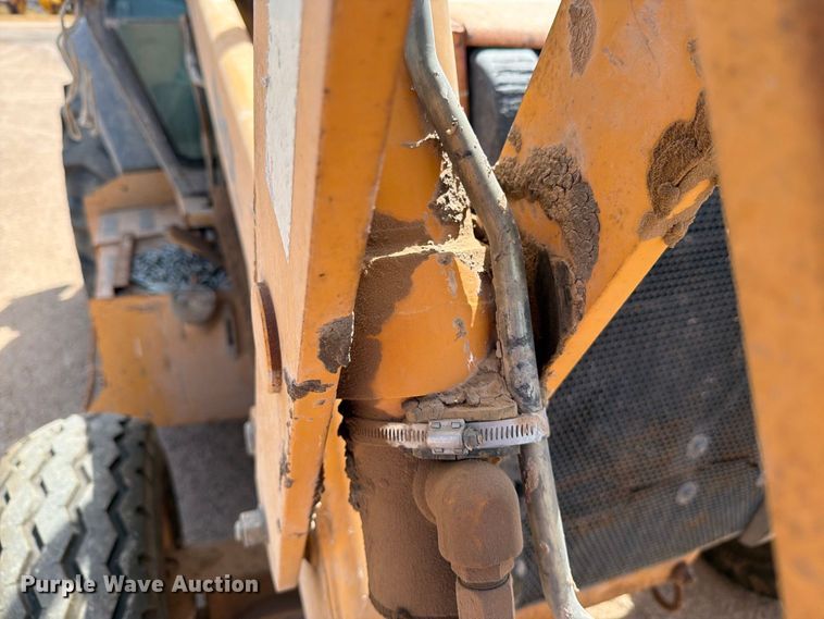 image for item DV8587 1998 Case 580L backhoe