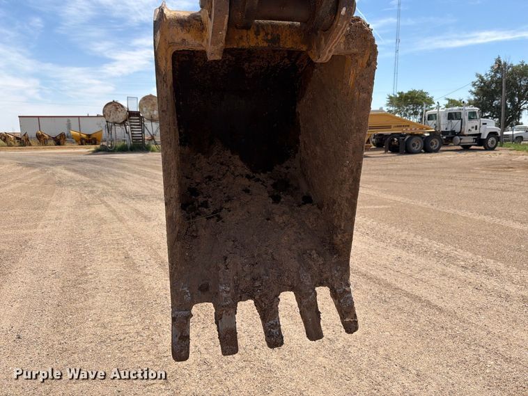 image for item DV8587 1998 Case 580L backhoe