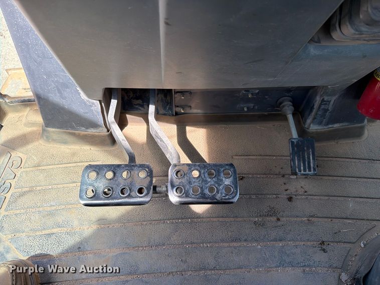 image for item DV8587 1998 Case 580L backhoe