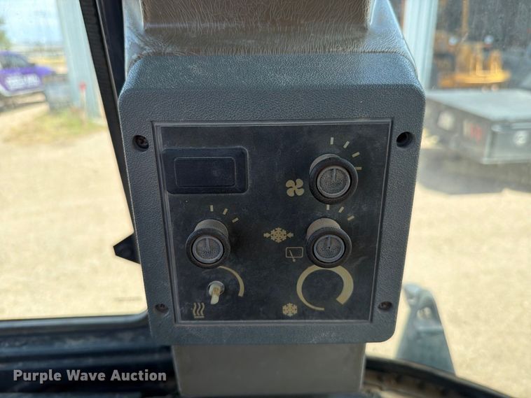 image for item DV8587 1998 Case 580L backhoe