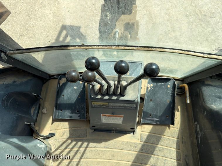 image for item DV8587 1998 Case 580L backhoe
