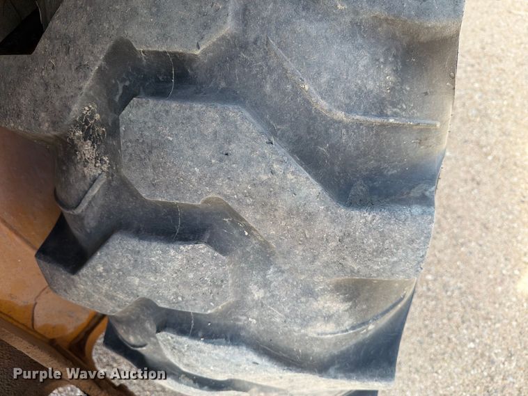 image for item DV8587 1998 Case 580L backhoe