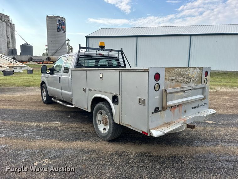image for item DY3159 2005 Ford F350 Super Duty Ext. Cab utility bed pickup truck