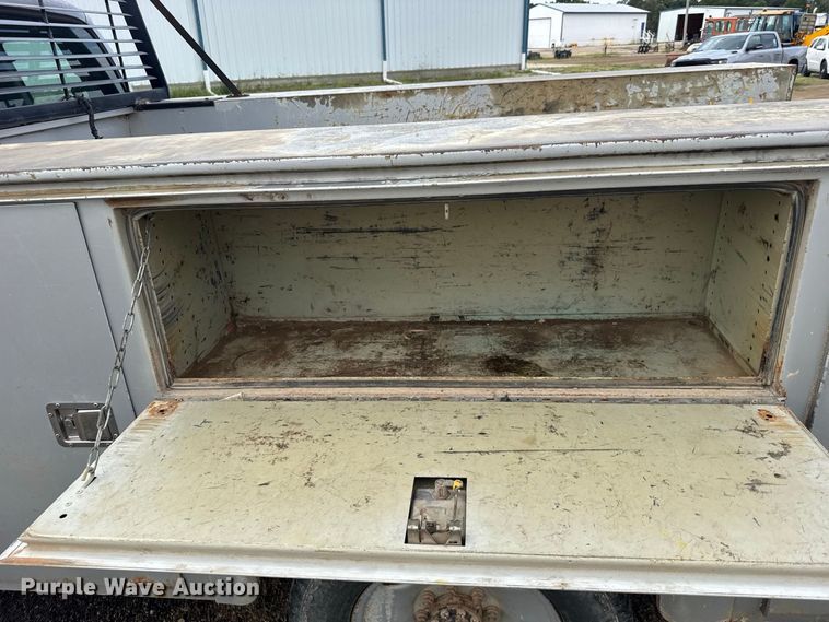 image for item DY3159 2005 Ford F350 Super Duty Ext. Cab utility bed pickup truck