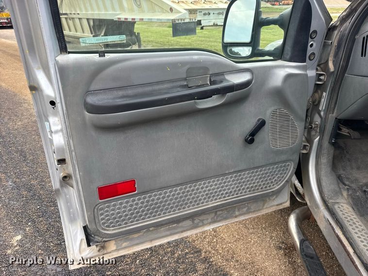 image for item DY3159 2005 Ford F350 Super Duty Ext. Cab utility bed pickup truck