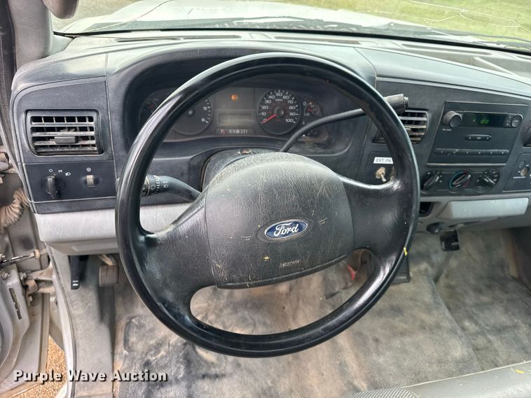 image for item DY3159 2005 Ford F350 Super Duty Ext. Cab utility bed pickup truck