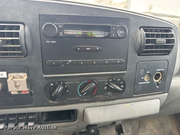 image for item DY3159 2005 Ford F350 Super Duty Ext. Cab utility bed pickup truck