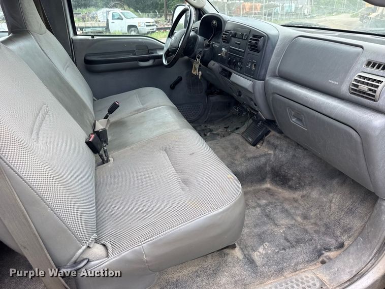 image for item DY3159 2005 Ford F350 Super Duty Ext. Cab utility bed pickup truck