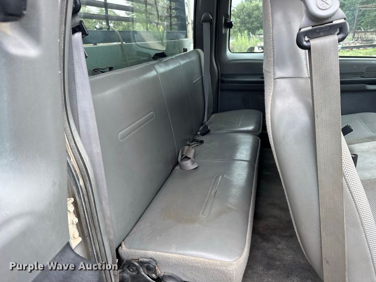 image for item DY3159 2005 Ford F350 Super Duty Ext. Cab utility bed pickup truck