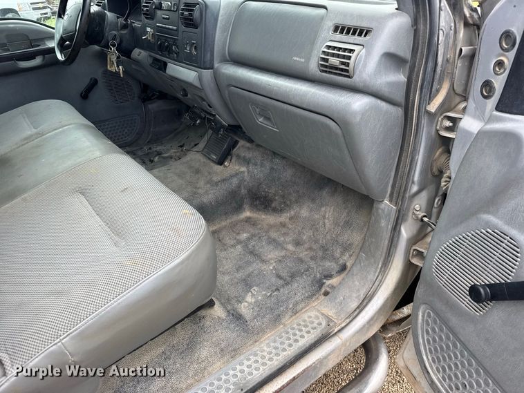 image for item DY3159 2005 Ford F350 Super Duty Ext. Cab utility bed pickup truck