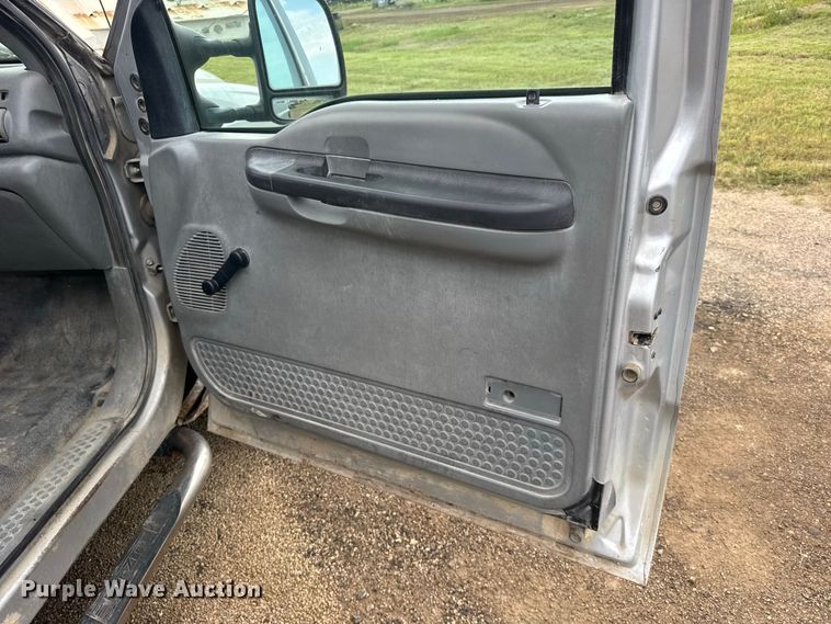 image for item DY3159 2005 Ford F350 Super Duty Ext. Cab utility bed pickup truck