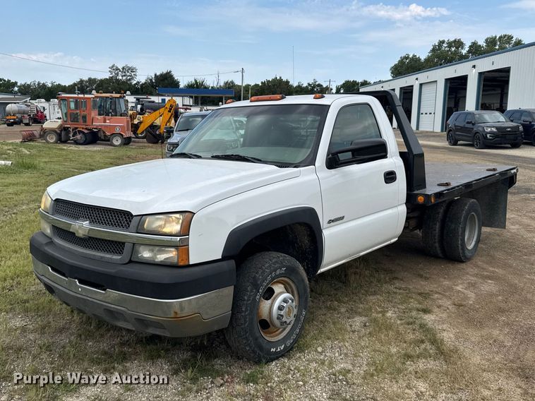 2003 Chevrolet Silverado 3500 flatbed pickup truck