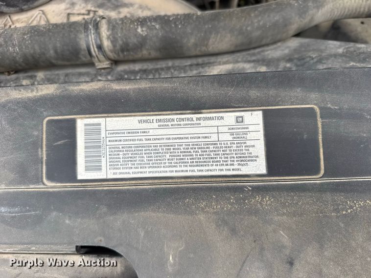 image for item DY3162 2003 Chevrolet Silverado 3500 flatbed pickup truck