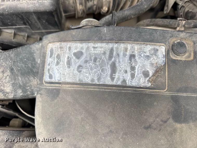 image for item DY3162 2003 Chevrolet Silverado 3500 flatbed pickup truck
