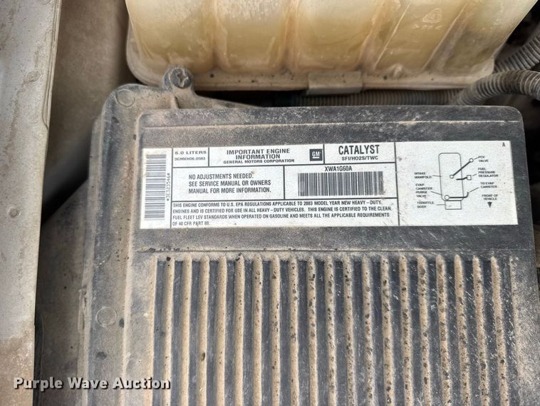 image for item DY3162 2003 Chevrolet Silverado 3500 flatbed pickup truck