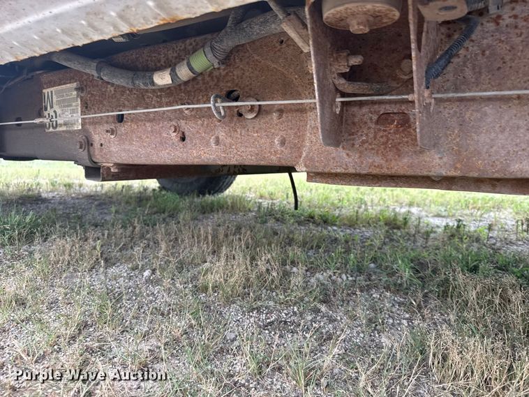 image for item DY3162 2003 Chevrolet Silverado 3500 flatbed pickup truck